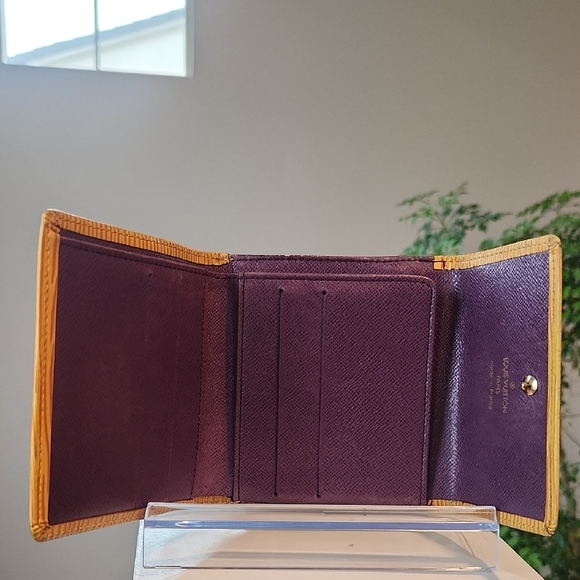 COA Louis Vuitton Yellow Epi Leather Elise Wallet - Picture 5 of 10